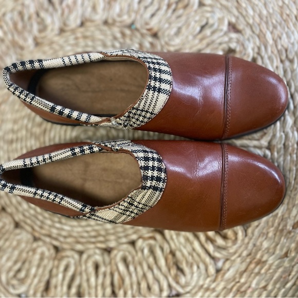 Ariat booties sz 7 like new - Picture 1 of 4